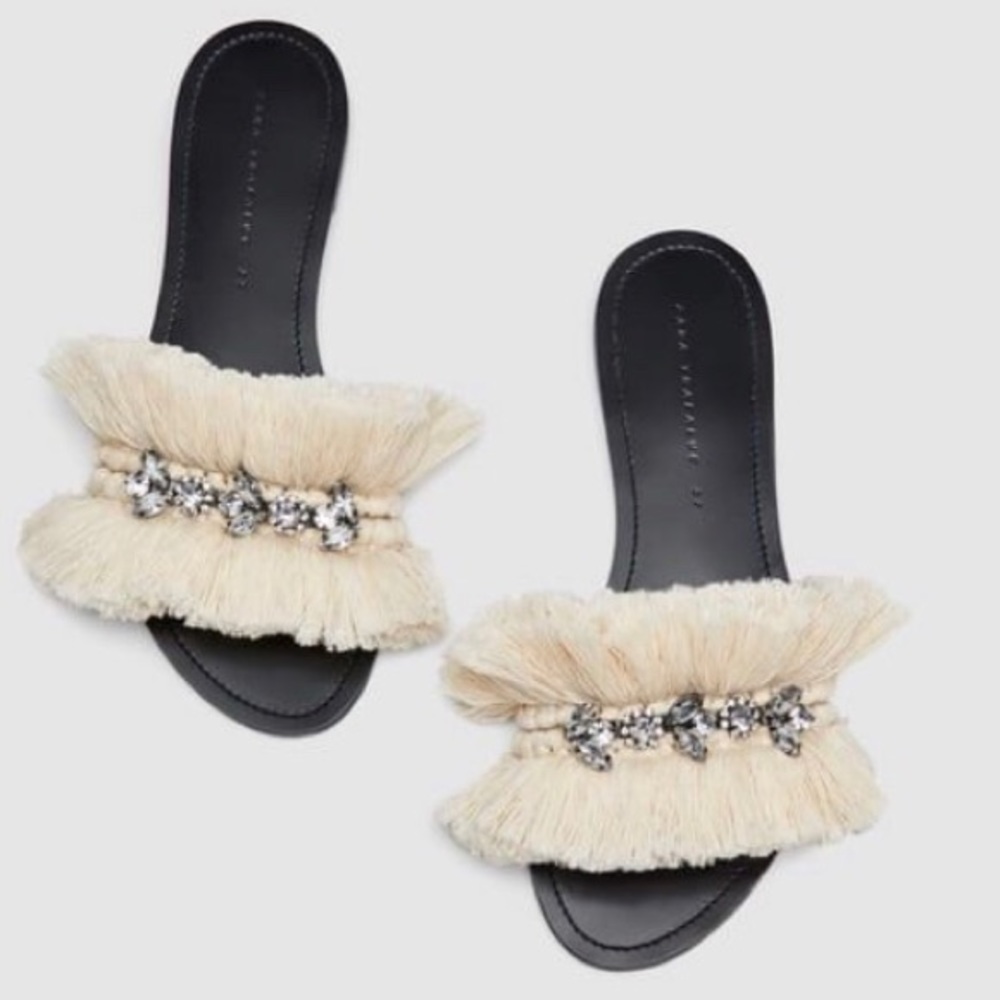 FLAT WHITE FRINGED BEADED SLIDES